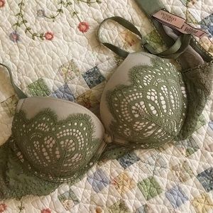 Victoria’s Secret Dream Angels push-up bra
